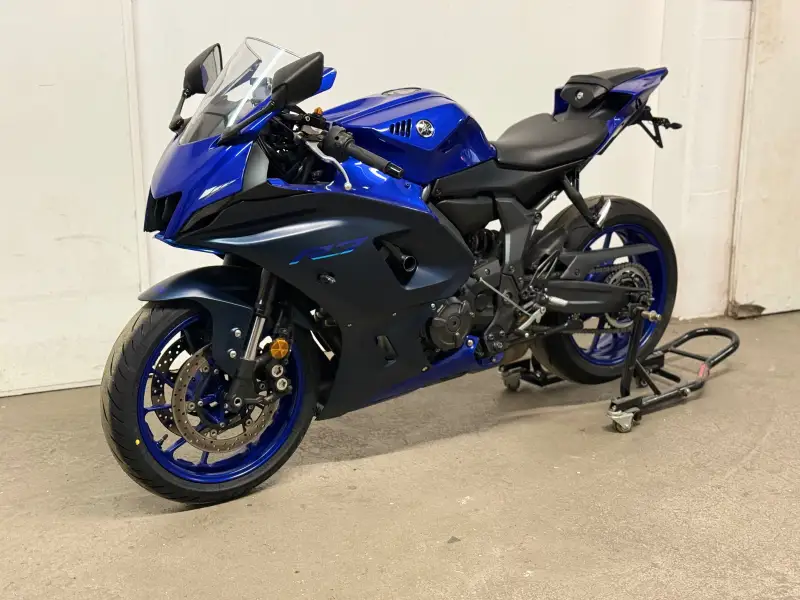 Supersportler Yamaha R7 in Blau – verkauft von Rheingau Bikes