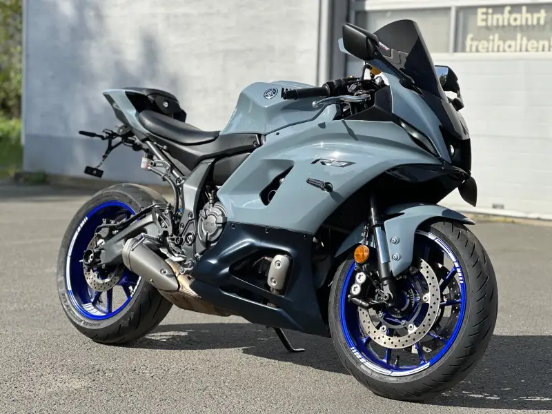Yamaha R7